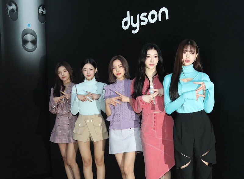 230201-ITZY-Dyson-Style-Lab-Pop-up-Store-documents-2