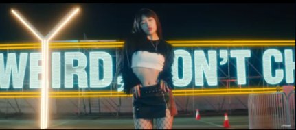 Yunjin-Kitsch-MV-Outfits