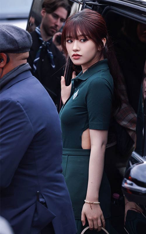 IVE's Yujin turns heads at her first Paris Fashion Week 