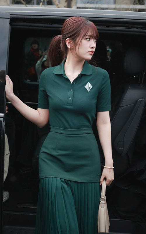 IVE's Yujin turns heads at her first Paris Fashion Week 